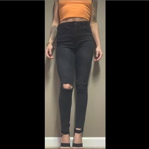 🐞 Distressed High Rise Forever 21 Black Je…